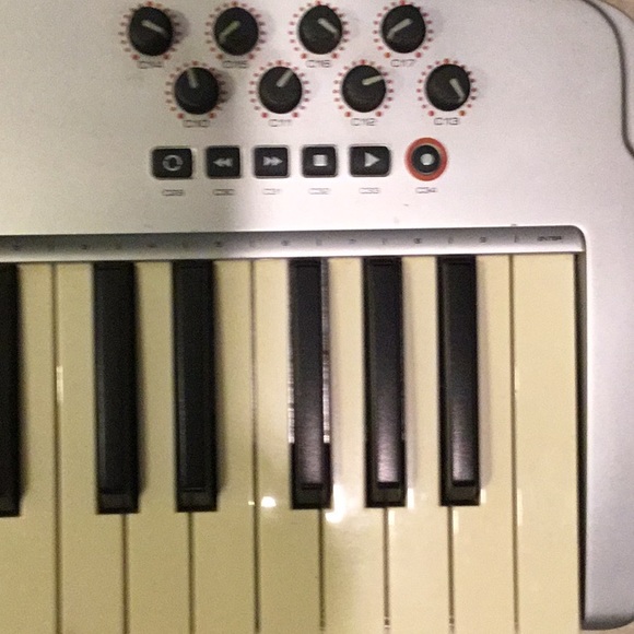 MIDI Keyboard controller - Picture 4 of 8